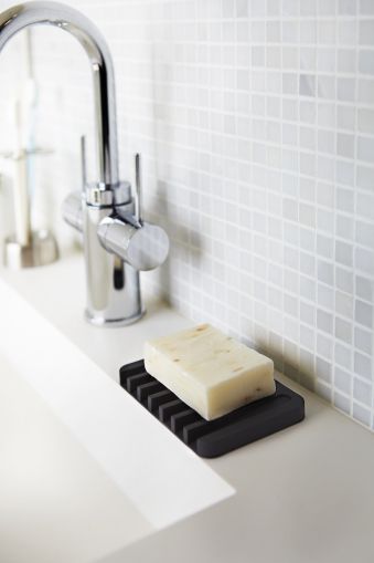 YAMAZAKI Flow Self Draining Soap Tray BK