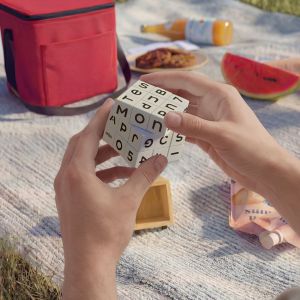 Настолен вечен календар UMBRA PLAY DATE, натурален