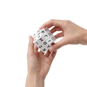 Настолен вечен календар UMBRA PLAY DATE, натурален